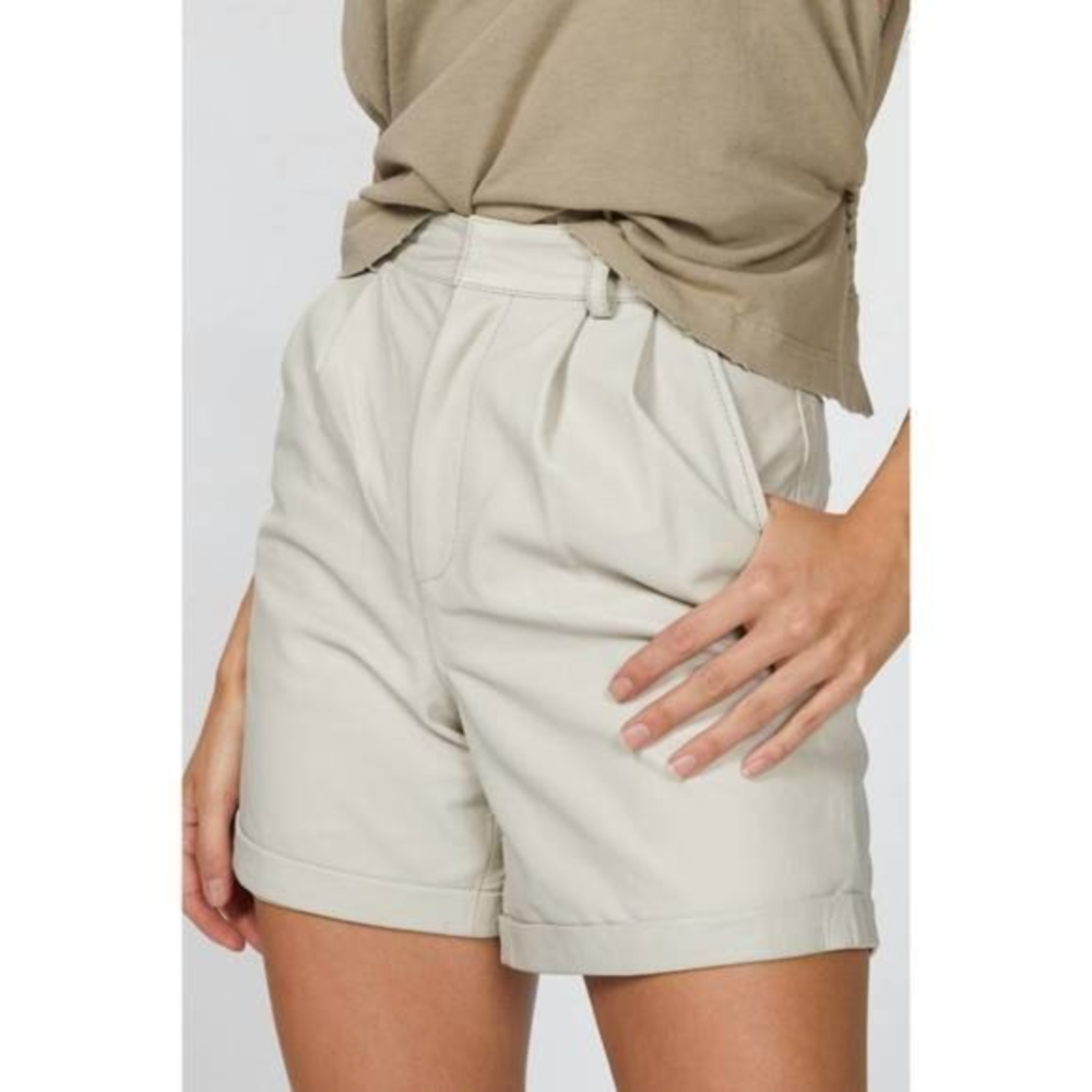 DEADWOOD Suzy Real Leather Lined Pleaded Hight-rise Shorts Off-white‎ blanc